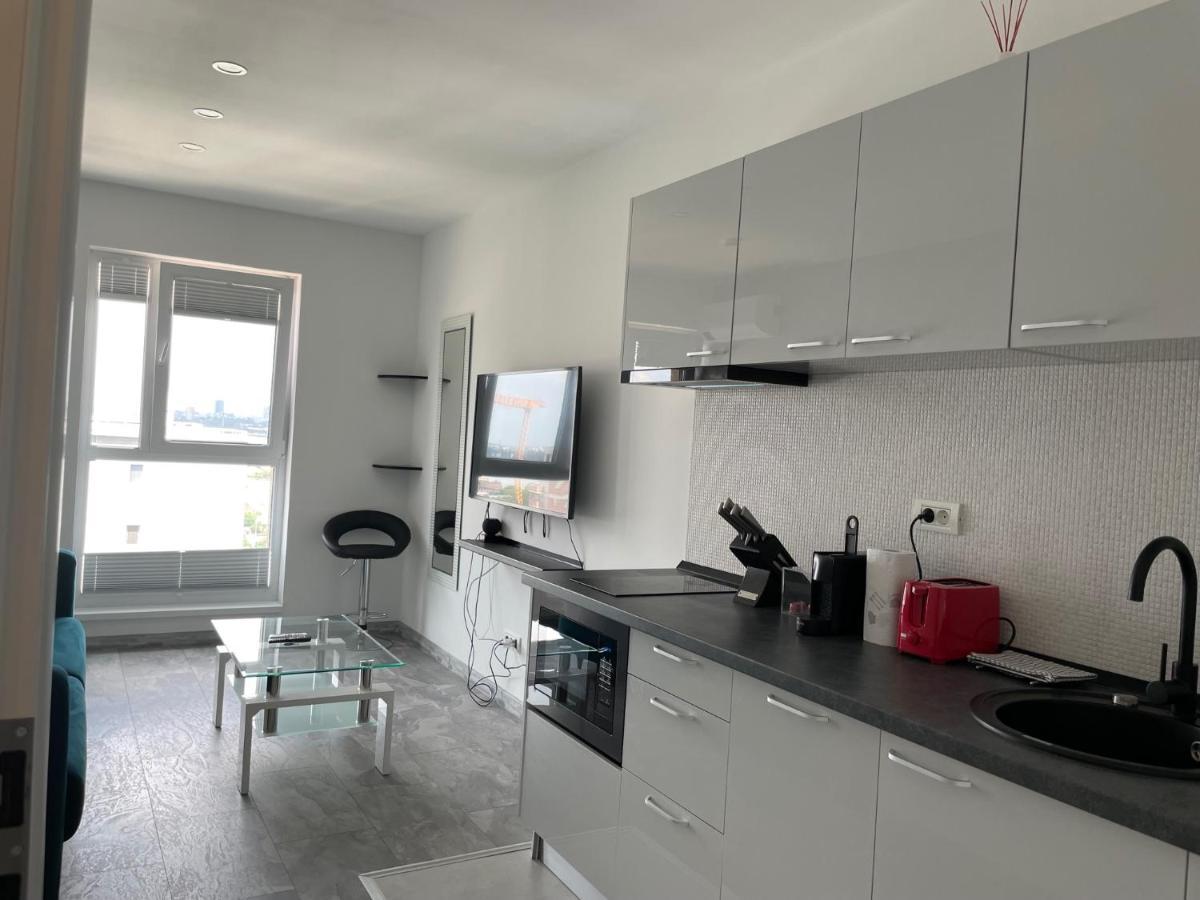 Cozy 2-Room Penthouse Lakeview W14 บูคาเรสต์ ภายนอก รูปภาพ